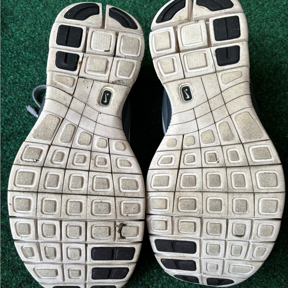 Nike - Picture 3 of 5